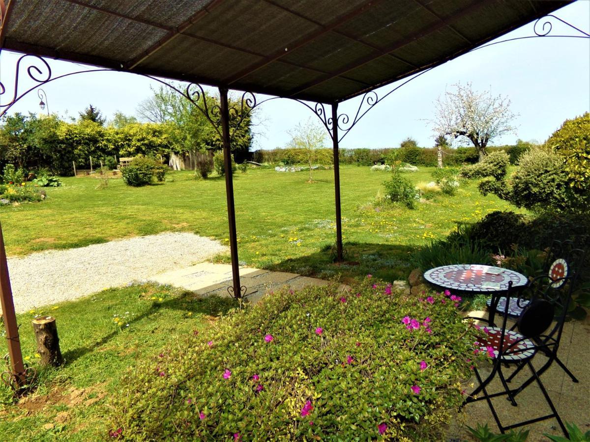 Chambre D'Hote - Ilse'S Garden Chair La Porcherie Ngoại thất bức ảnh
